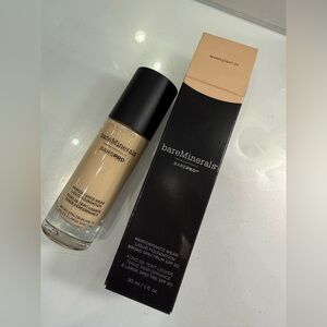 DISCONTINUED bareMinerals BAREPRO Performance Wear Foundation - Warm Light 07
